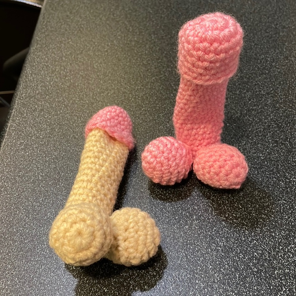 Crochet lipstick holder